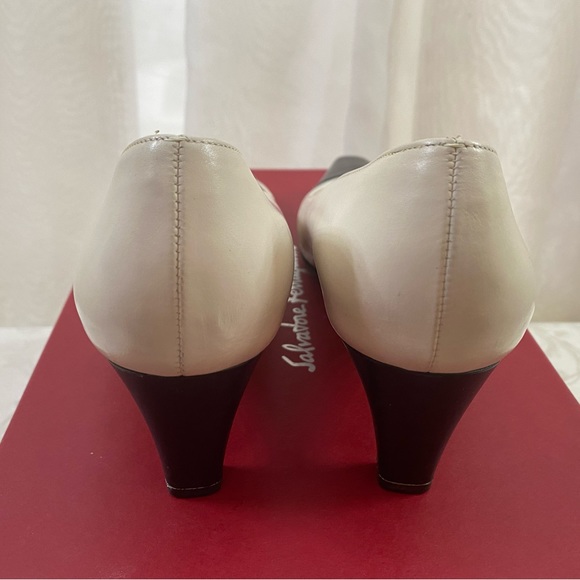 👠 Salvatore Ferragamo Two tone Pumps👠 - Picture 6 of 9